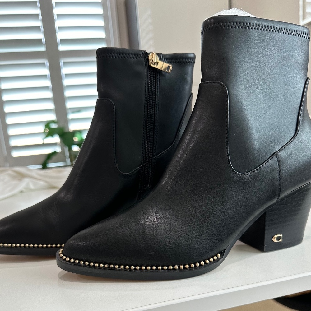 Womens COACH Black Pell Leather Boot - Sz 7.5B